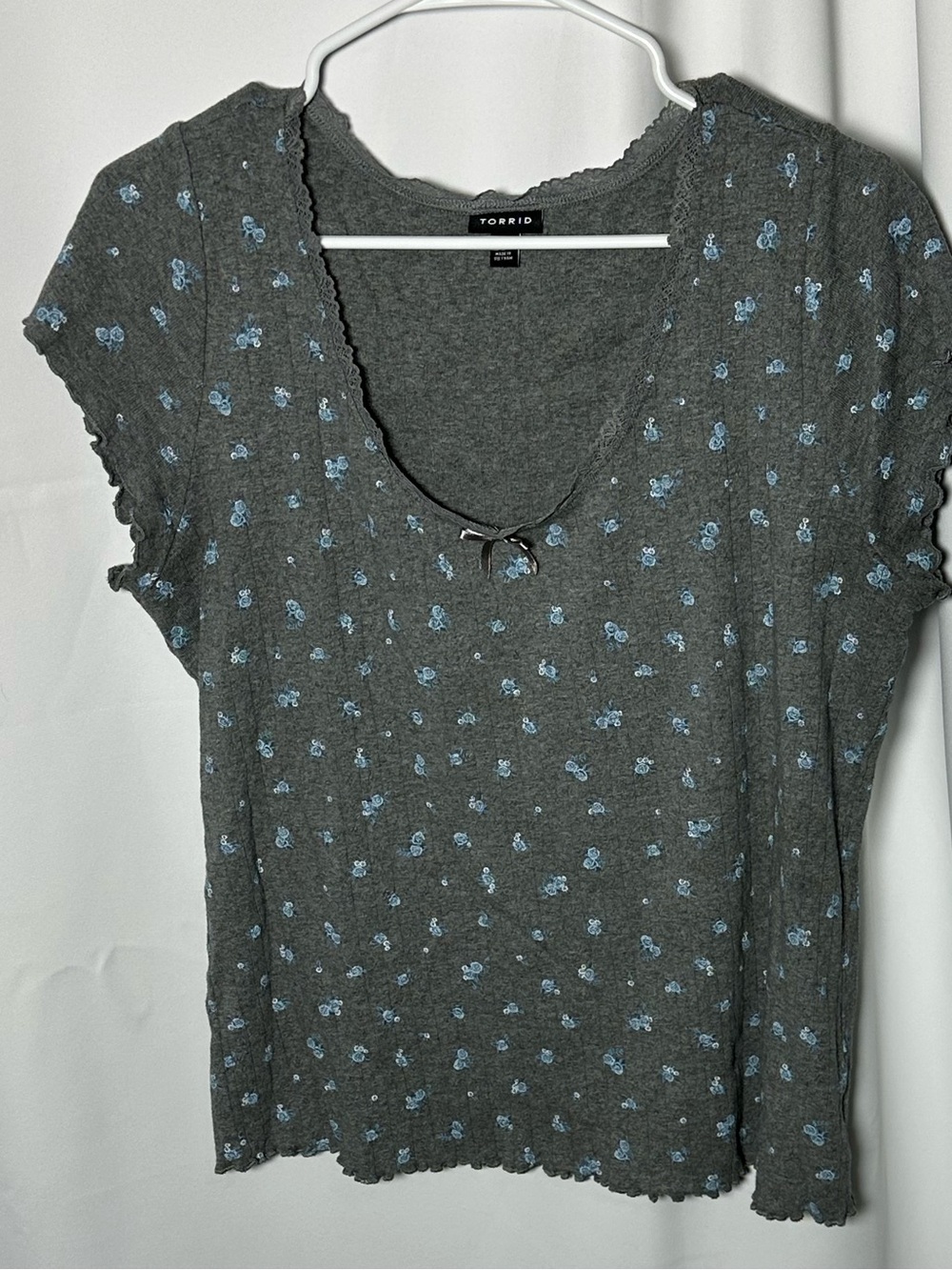 Torrid Gray Floral-Print Short Sleeve Top 2x like new